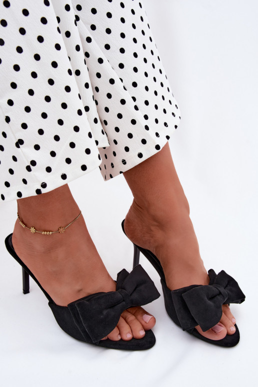 Zapatillas negras de mujer con tacones finos y lazos de ante sintético Tai turignolia