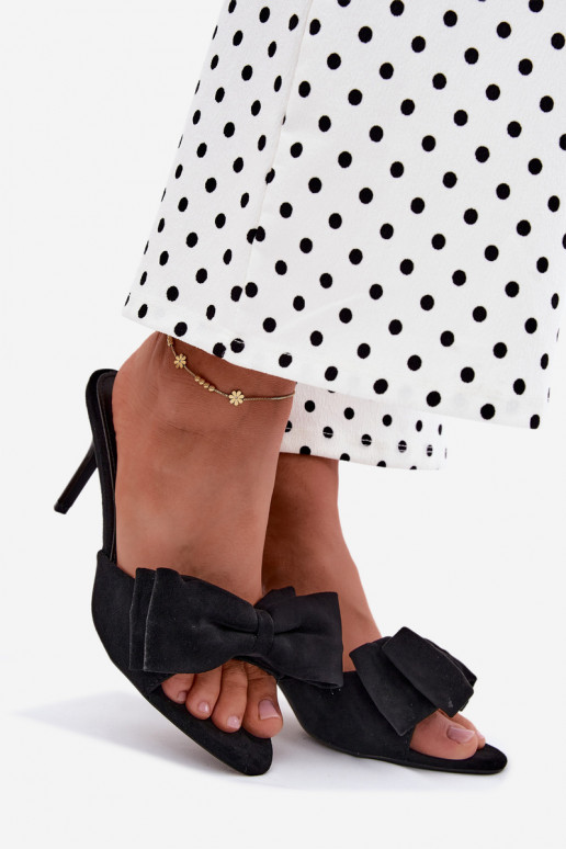 Zapatillas negras de mujer con tacones finos y lazos de ante sintético Tai turignolia