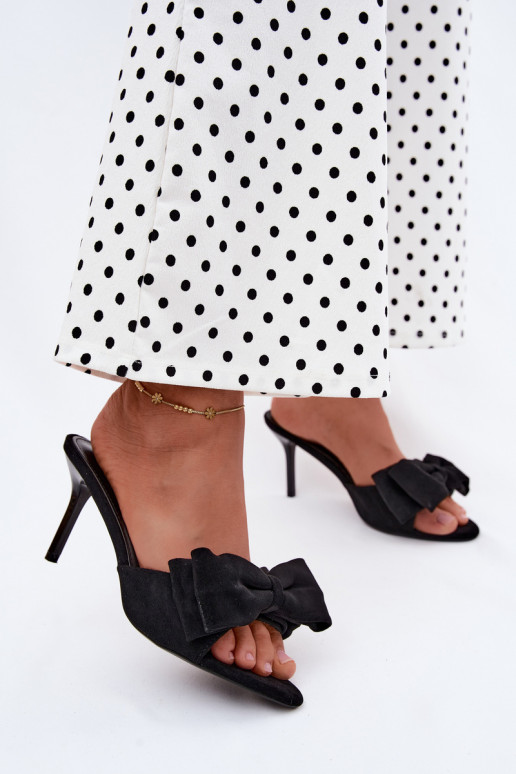 Zapatillas negras de mujer con tacones finos y lazos de ante sintético Tai turignolia