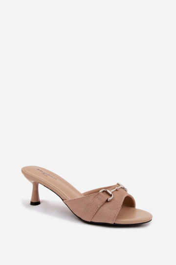 Zapatillas beiges de mujer con tacones finos y detalles decorativos Poppia 2