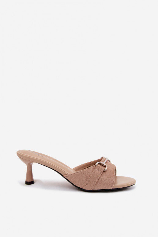 Zapatillas beiges de mujer con tacones finos y detalles decorativos Poppia