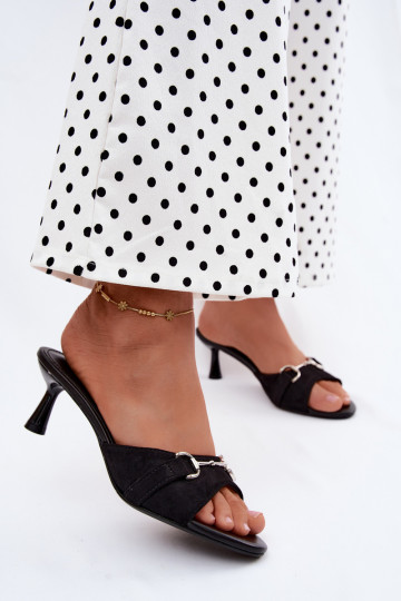 Zapatillas negras para mujer con elementos ornamentales en tacón bajo Poppia