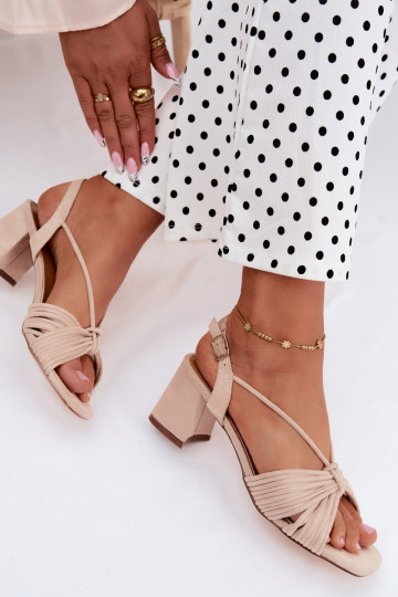 Sandalias de mujer con tiras y tacones en color arena Taffina