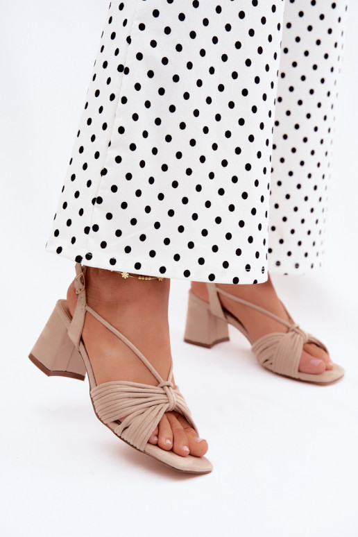 Sandalias de mujer con tiras y tacones en color arena Taffina