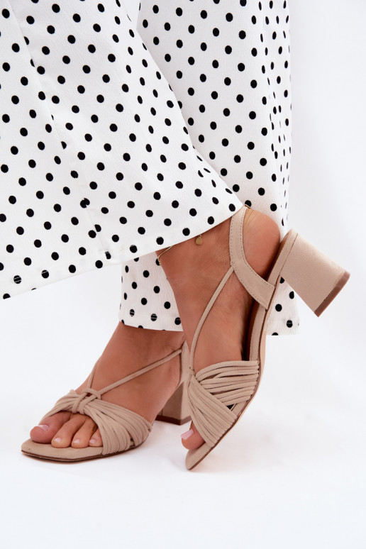 Sandalias de mujer con tiras y tacones en color arena Taffina