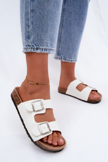 Zapatillas blancas para mujer con hebillas Verbelle 2
