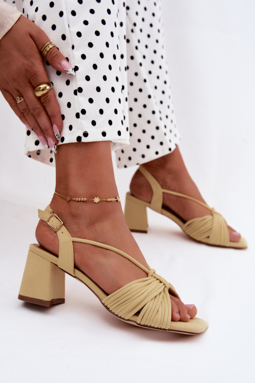 Sandalias de mujer con tirantes y tacones en amarillo Taffina