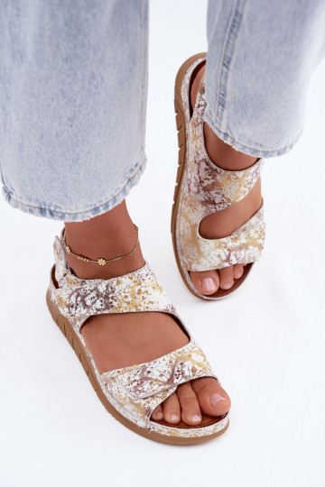 Sandalias blancas y doradas para mujer con plataforma y cierres adhesivos