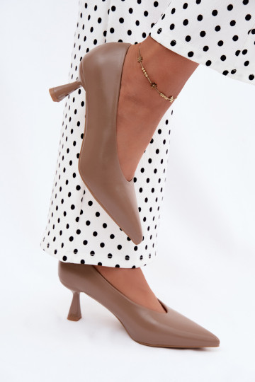 Zapatos de punta con tacones en caqui Silenta