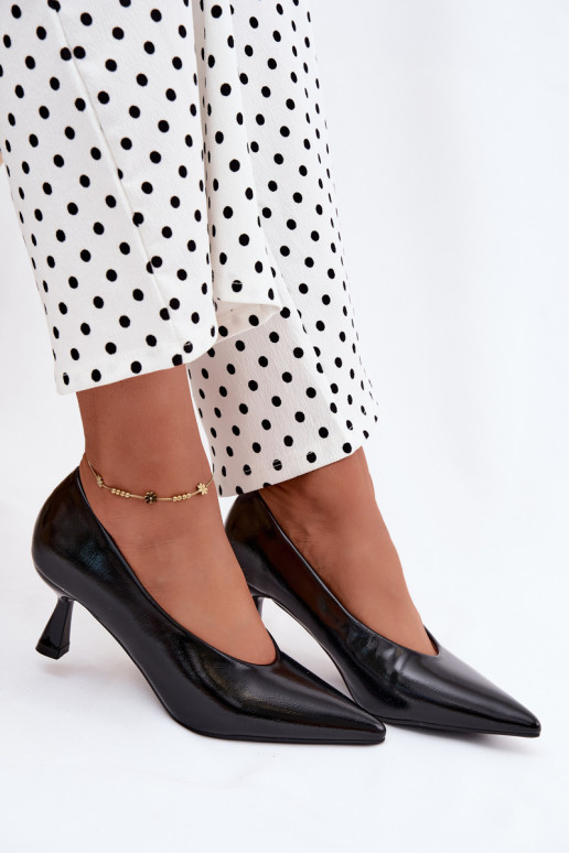 Zapatos de punta con tacones en negro Silenta