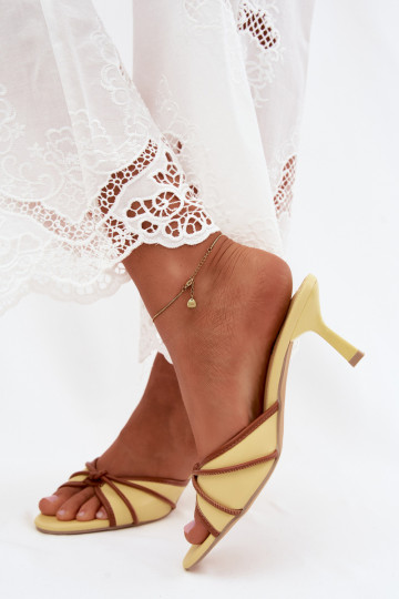 Zapatillas de mujer con tacones finos en cuero sintético amarillo Orchidia