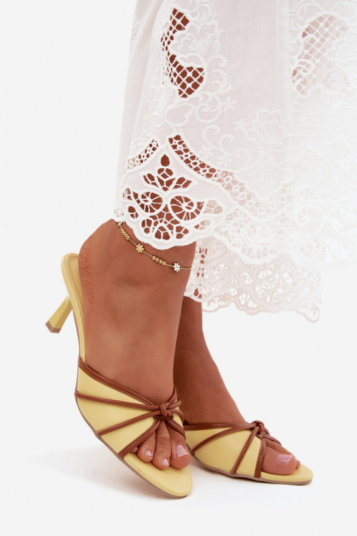 Zapatillas de mujer con tacones finos en cuero sintético amarillo Orchidia