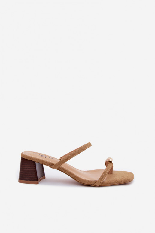 Zapatillas de mujer con tacones y detalles dorados en color caqui Verbena