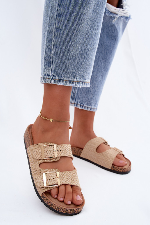 Zapatillas de mujer con trenzas y hebillas doradas en color arena Tai turignovia