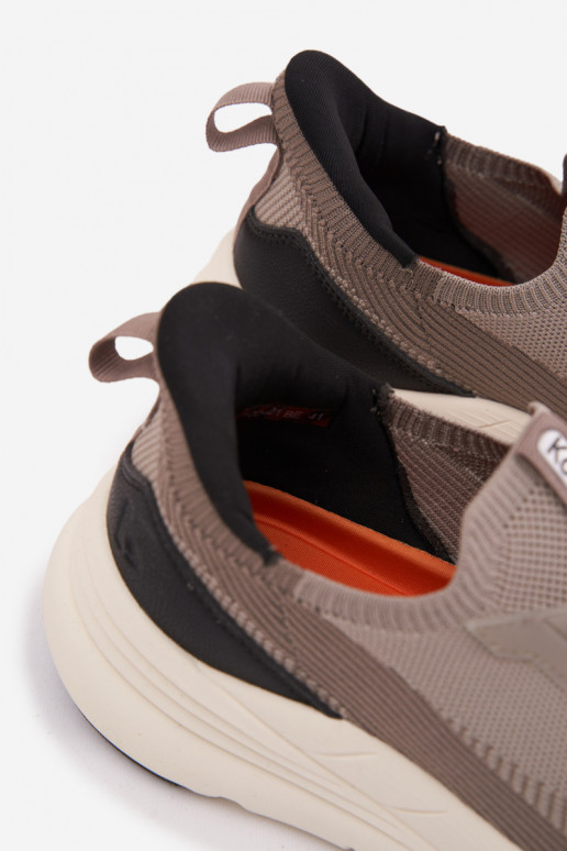 Zapatos deportivos para hombre tipo slip-on con plataforma Kobbo 102421 color arena