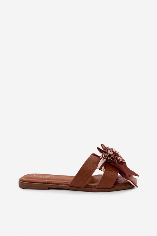zapatillas de mujer con tacones anchos con cintas color marrón Caprissa