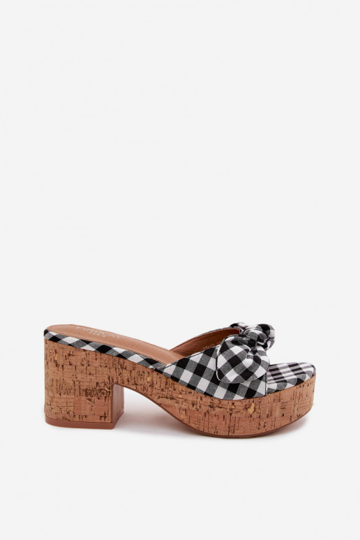Zapatillas de mujer con tacones y patrones de cuadros en color negro Turignella