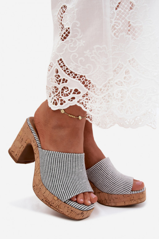Zapatillas de mujer con tacones y rayas en color negro Poplina