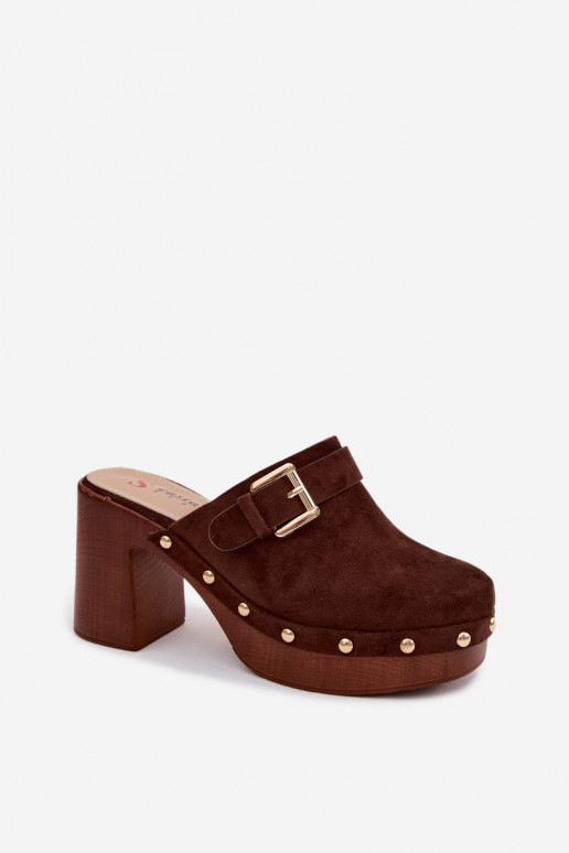 Zuecos CzekoladoĮe de mujer con tacones, hebillas y tachuelas Lagunelle