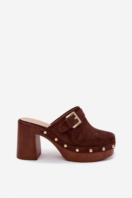 Zuecos CzekoladoĮe de mujer con tacones, hebillas y tachuelas Lagunelle