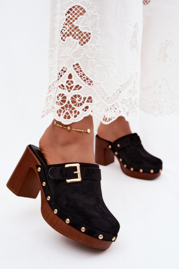 Zuecos negros de mujer con tacones, hebillas y tachuelas Lagunelle
