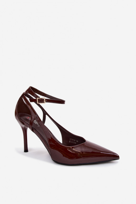 Zapatos de tacón con efecto brillante de cuero sintético CzekoladoĮe Fionnel