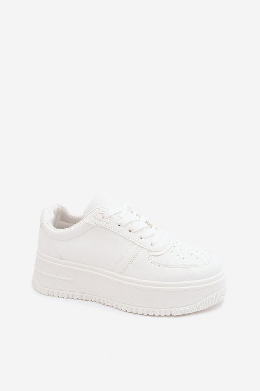 Zapatillas modelo zapatos. Femenino con una plataformaImitacji Skóry el color blanco Crosbella