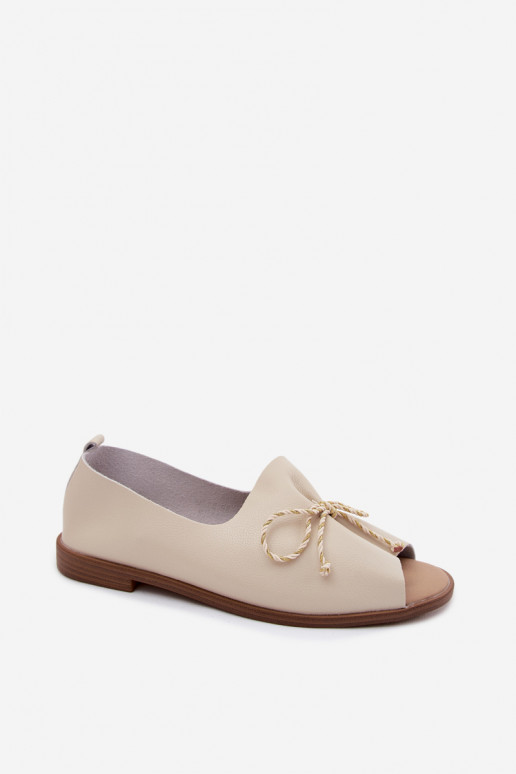 Sandalias beige para mujer con cordones decorativos y acabado brillante de cuero sintético Coltrania