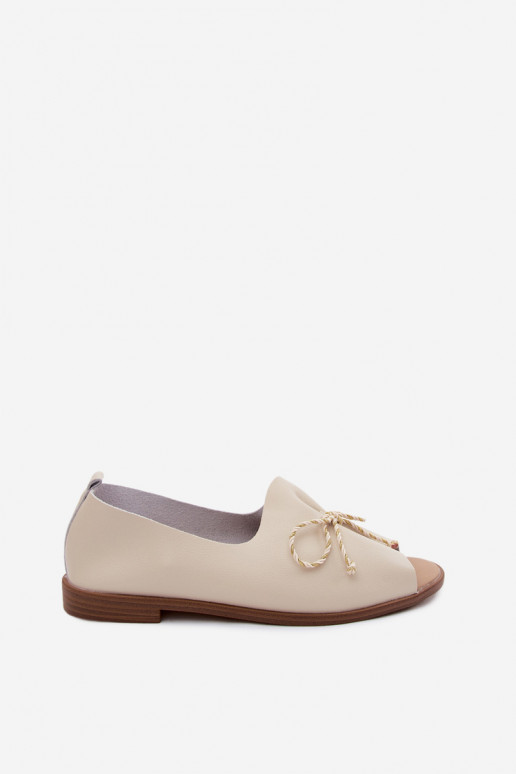 Sandalias beige para mujer con cordones decorativos y acabado brillante de cuero sintético Coltrania