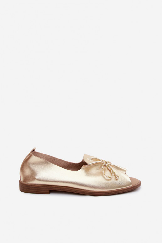 Sandalias doradas para mujer con cordones decorativos y acabado brillante de cuero sintético Coltrania