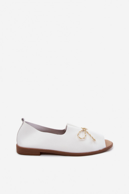 Sandalias blancas para mujer con cordones decorativos y acabado brillante de cuero sintético Coltrania