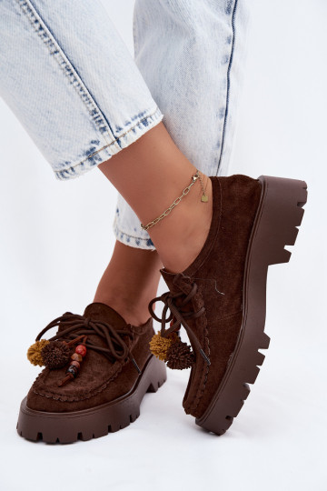 Zapatos con bonitos detalles de ante sintético en color chocolate Melonia 2