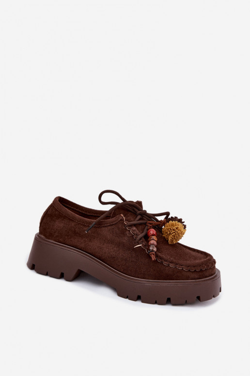 Zapatos con bonitos detalles de ante sintético en color chocolate Melonia