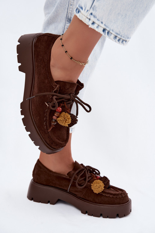 Zapatos con bonitos detalles de ante sintético en color chocolate Melonia
