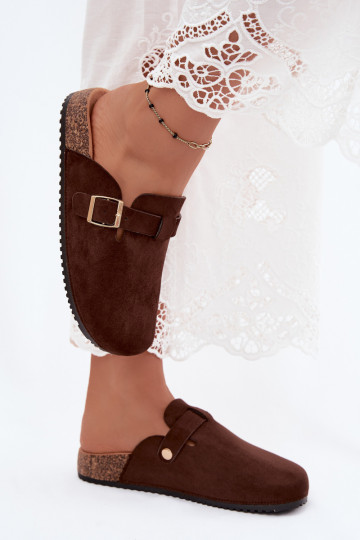 Zuecos para mujer con plataforma y hebillas en color chocolate Selio