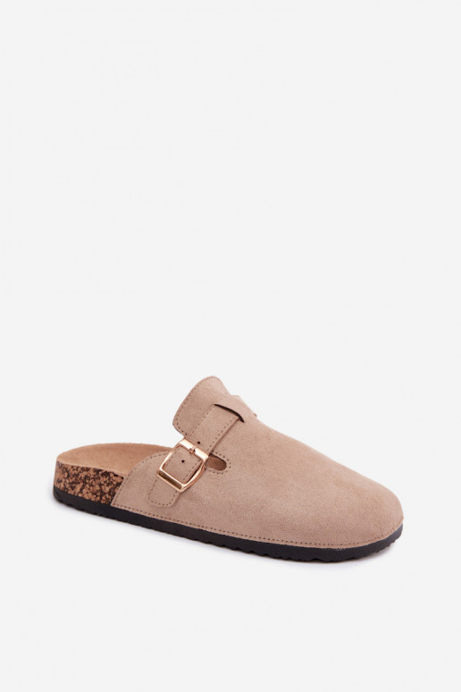 Zuecos para mujer con hebillas en color arena de ante sintético Glamora