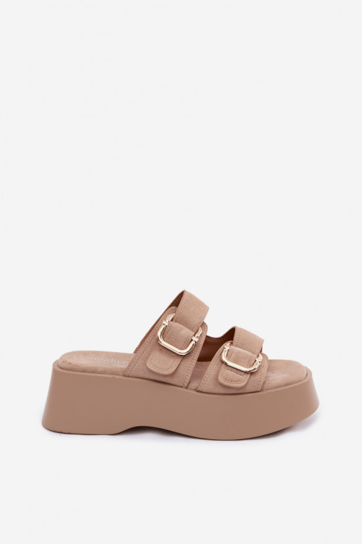 Zuecos para mujer con plataforma y hebillas en color oro de ante sintético Hazelia