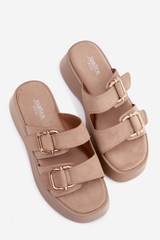 Zuecos para mujer con plataforma y hebillas en color oro de ante sintético Hazelia