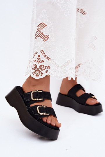 Zuecos para mujer con plataforma y hebillas en color negro de ante sintético Hazelia 2