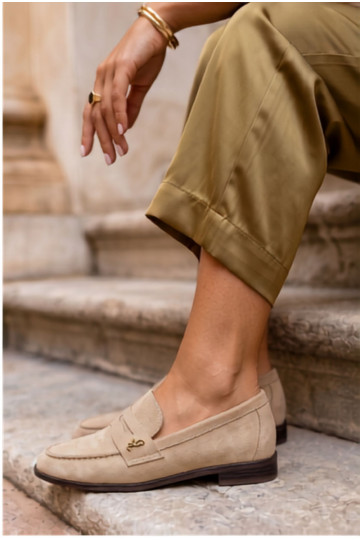Mocasines de mujer de ante sintético color arena Prestelle 2