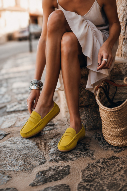 Mocasines elegantes de ante sintético en color mostaza Lenvie
