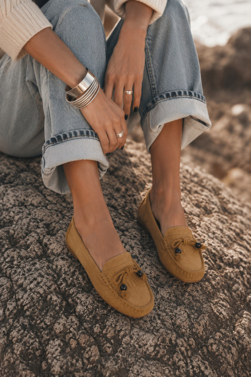 Mocasines para mujer con lazos y flecos en ante sintético color marrón Bluebell