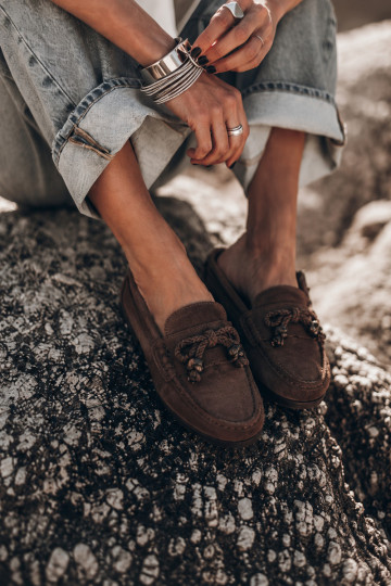 Mocasines para mujer con lazos y flecos en ante sintético color chocolate Bluebell