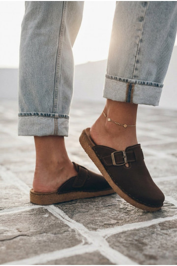 Zapatillas con hebillas Inblu, color chocolate