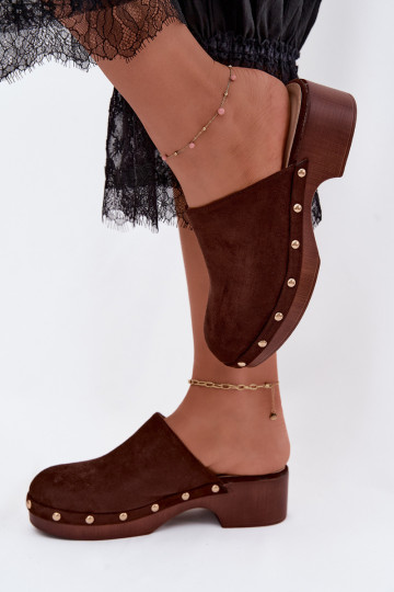 Zuecos para mujeres de ante sintético en dorado con tachuelas Cherryelle