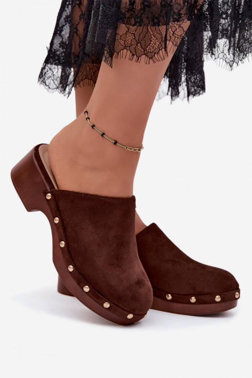 Zuecos para mujeres de ante sintético en dorado con tachuelas Cherryelle