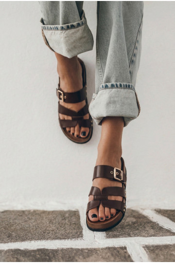 Zapatillas para mujeres de cuero sintético con hebillas en marrón Cambria 2