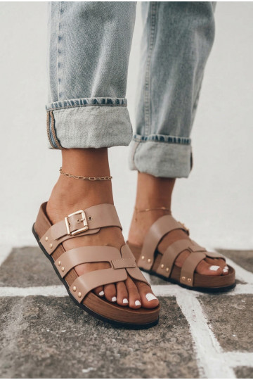 Zapatillas para mujeres de cuero sintético con hebillas en color arena Cambria 2