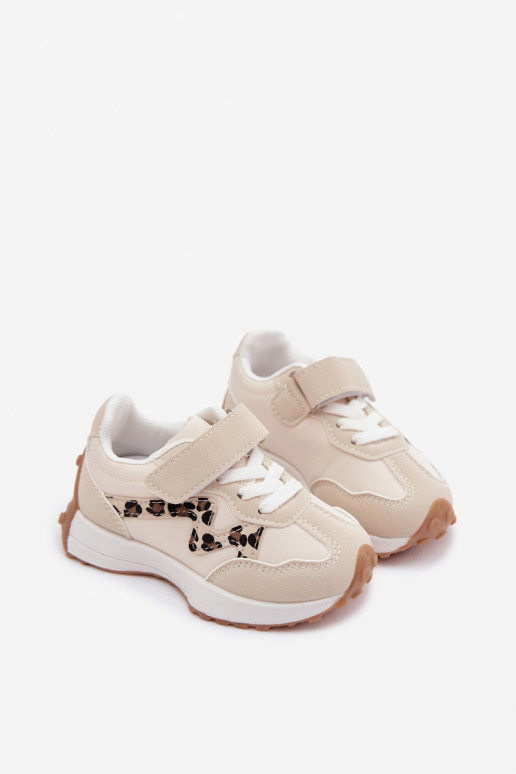 Zapatillas infantiles con velcro y estampado de leopardo en color arena Cosima