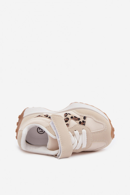 Zapatillas infantiles con velcro y estampado de leopardo en color arena Cosima